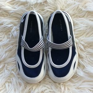 5/$45 lands end water shoes unisex navy white 9